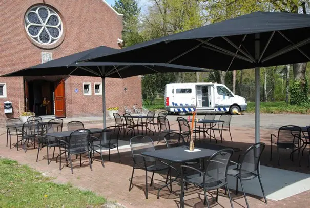 De buitenkant van Bajescafé Onze Lieve Vrouwe naast vrouwengevangenis Ter Peel